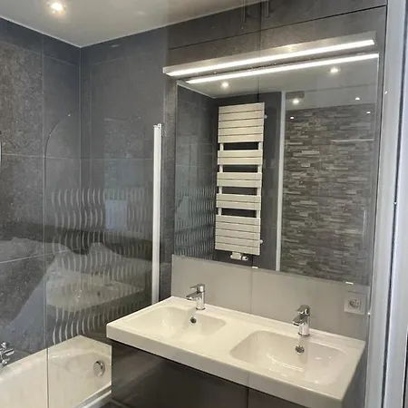 Cosy Appartement- 2 Slaapkamers Schuin Zeezicht Met Garage شقة *