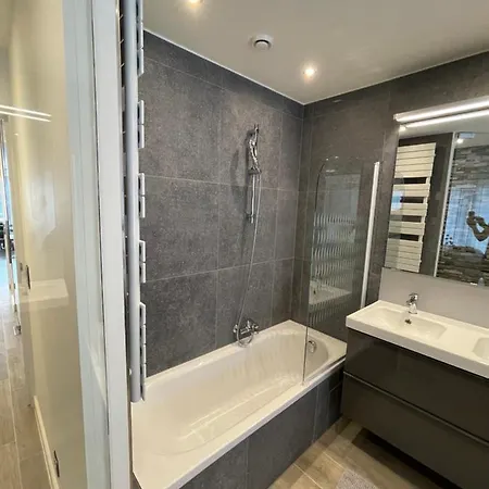 Cosy Appartement- 2 Slaapkamers Schuin Zeezicht Met Garage Knokke-Heist