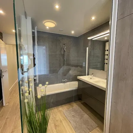 Cosy Appartement- 2 Slaapkamers Schuin Zeezicht Met Garage شقة كنوك هايست